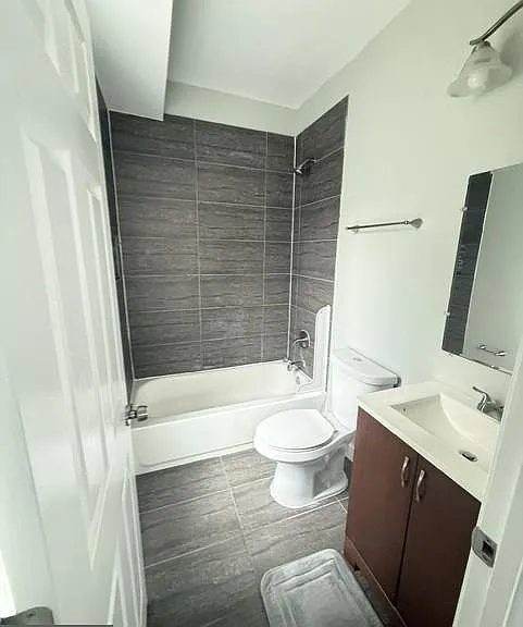 1046 W Lombard St — Photo 4