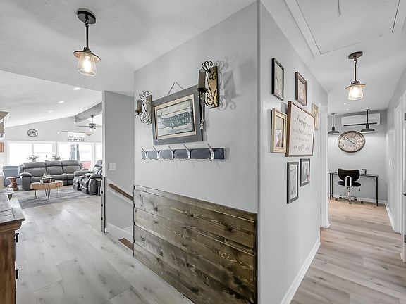 5th image of 329 Sassafras Dr