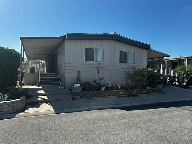 2 bed, 1248 sqft, $2,200 — Photo 1