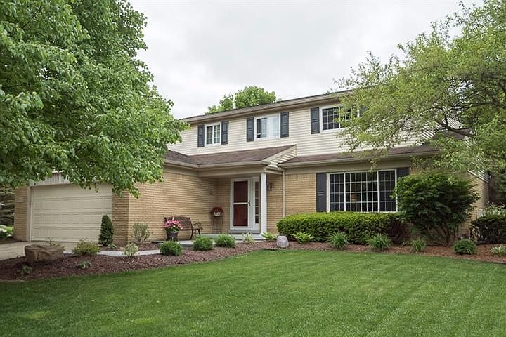 1st image of 935 Colony Dr