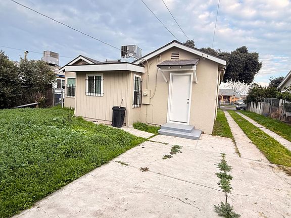 3rd image of 2338 S Lotus Ave