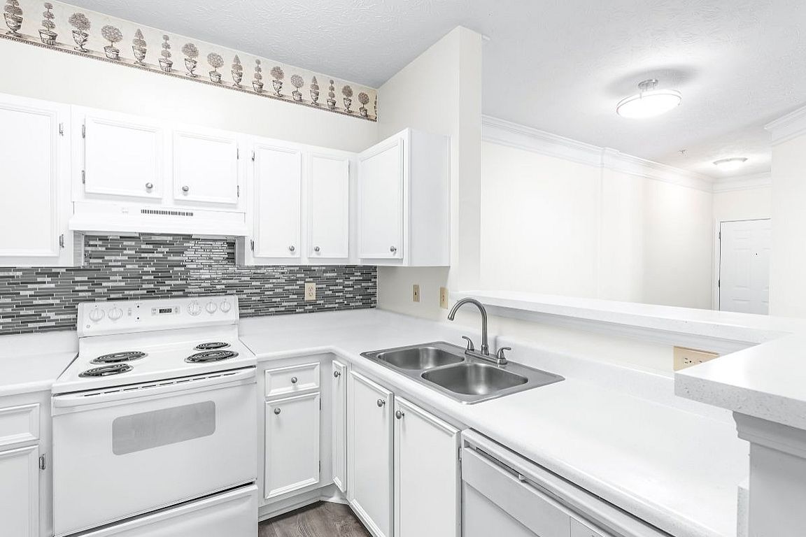 Lake St James Kitchen and Living Room Apartment