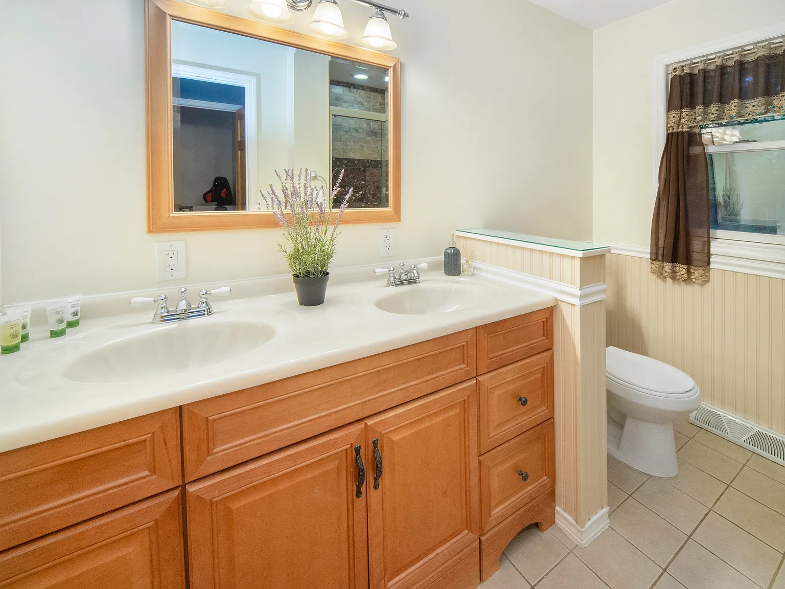 5 bed, 2080 sqft, $4,250 — Photo 2