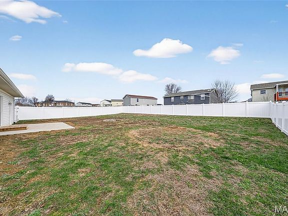 3rd image of 2274 Columbus Cir