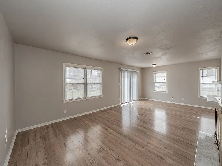 5805 Aton Ave — Photo 10