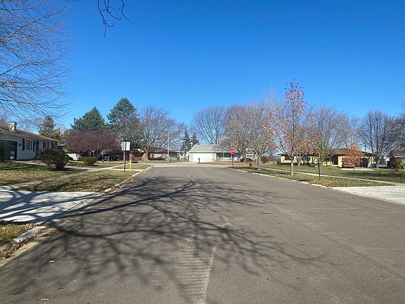 5th image of 685 Renee Dr