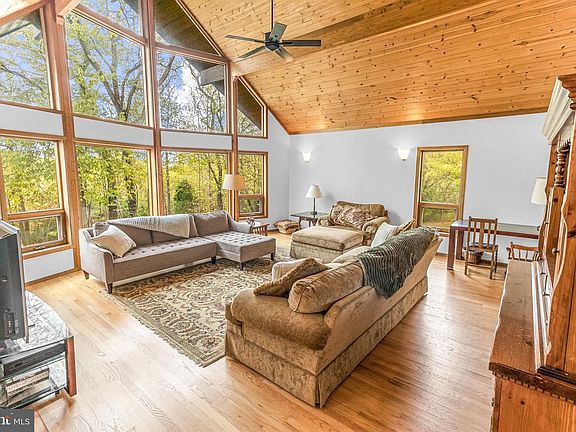 3rd image of 105 Rabbits Rest Ln