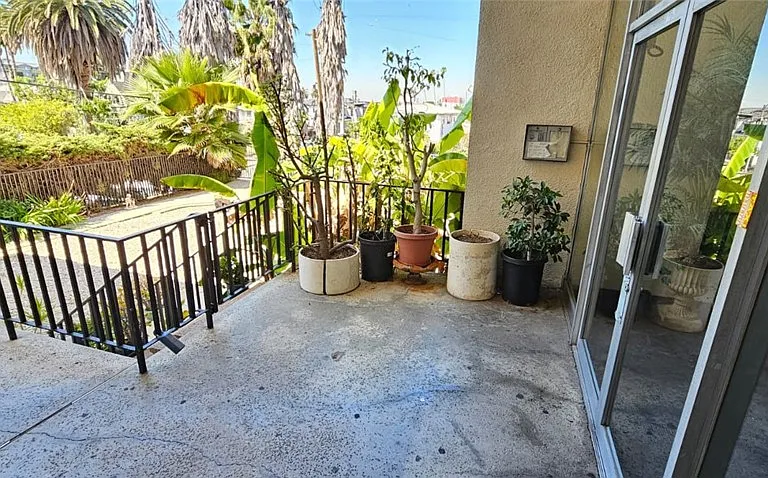 206 N Park View St #104 — Photo 16