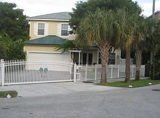 1st image of 128 NE 16th Ave
