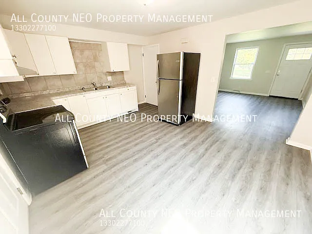 Building Photo - 2114 Market Ave N #2