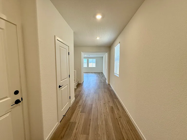 4581 Field View Dr — Photo 3