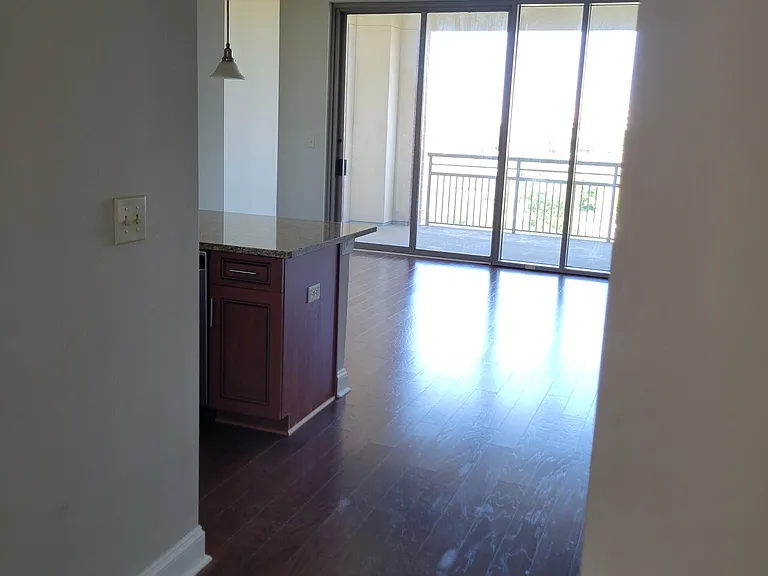 701 Royal Ct #610 — Photo 10