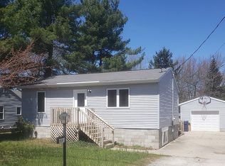 1516 Shettler Rd, Norton Shores, MI 49444