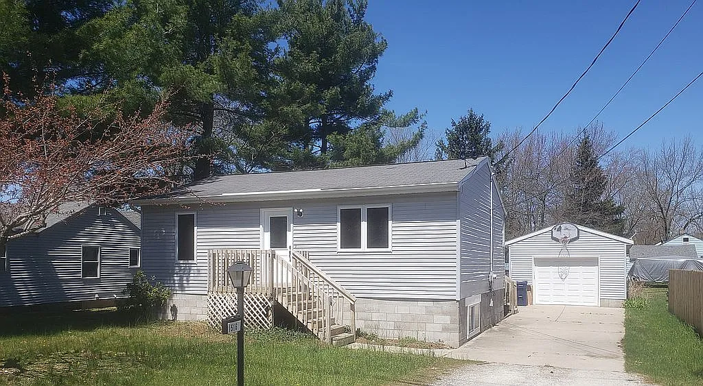 1516 Shettler Rd photo 1