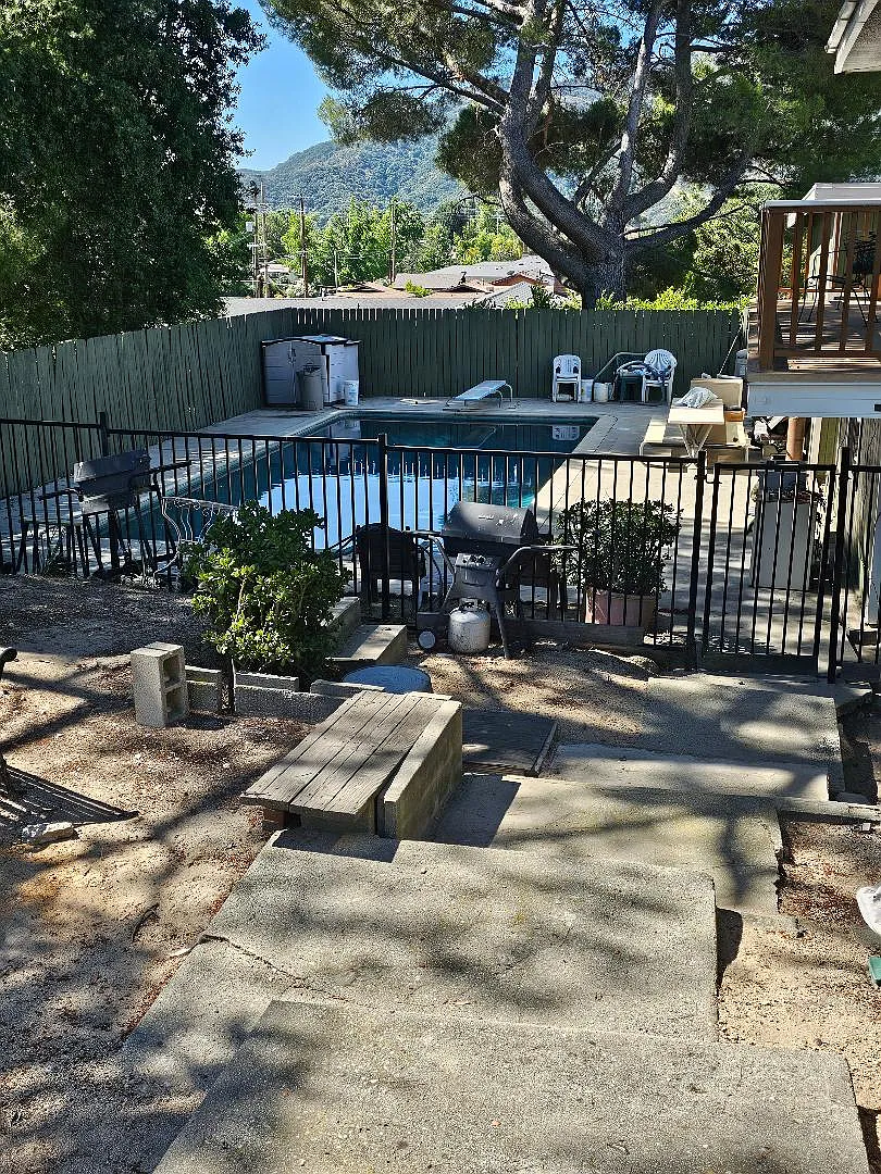 9541 Haines Canyon Ave — Photo 3