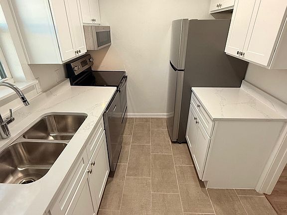 3rd image of 3933 Inwood Rd APT 1023