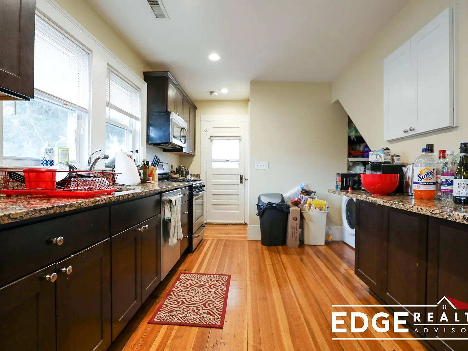 3 bed, 1200 sqft, $3,600 — Photo 1