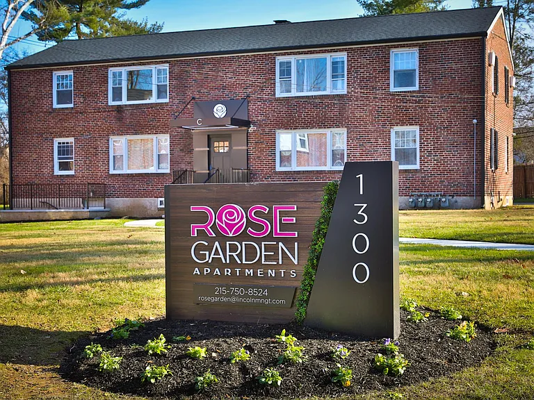 Rose Garden Apartments — Photo 12