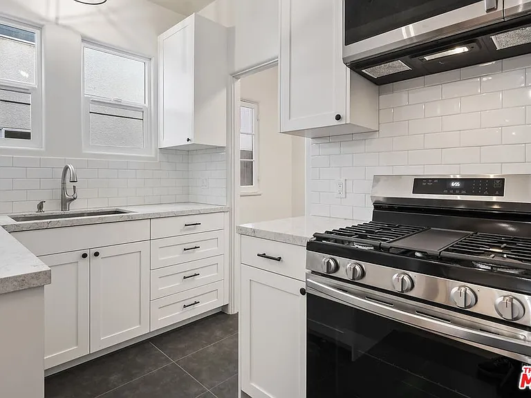 1142 S Clark Dr #4 — Photo 9
