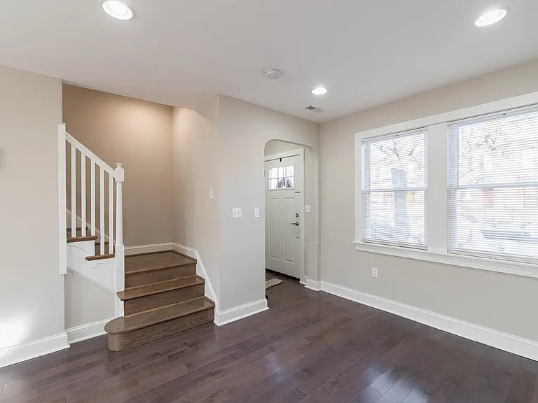 3351 Clay Pl NE — Photo 5