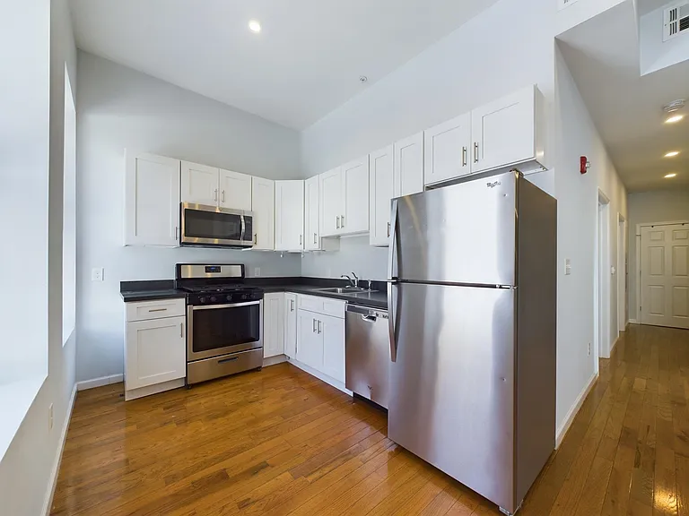 137 Monticello Ave #4 — Photo 10