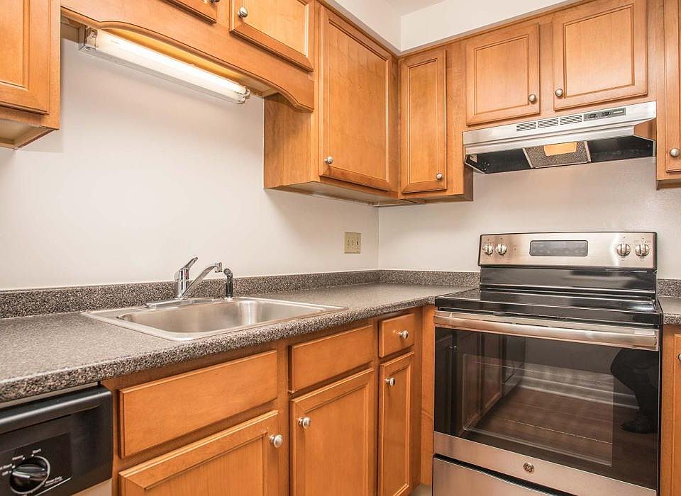 Royal Crest Estates Apartments 1 Newcastle Dr Nashua NH Zillow