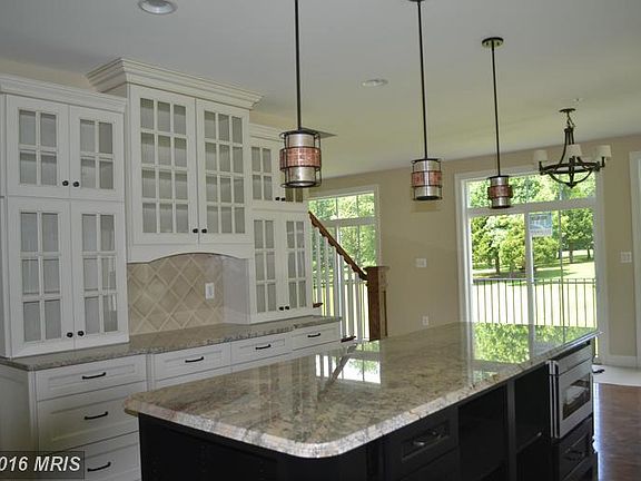 4th image of 210 Serene Dr