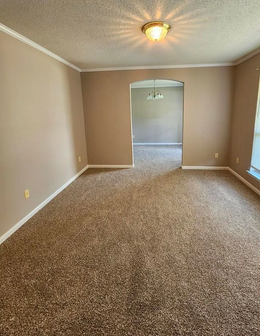 2411 Fernando Ct — Photo 4