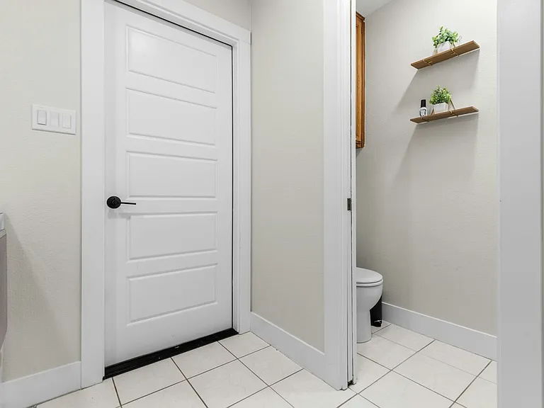 1100 Wayland Dr — Photo 13