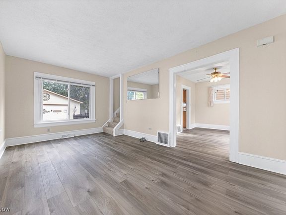5th image of 499 Tompkins Ave