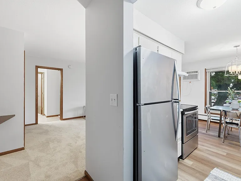 709 11th Ave S #5 — Photo 3