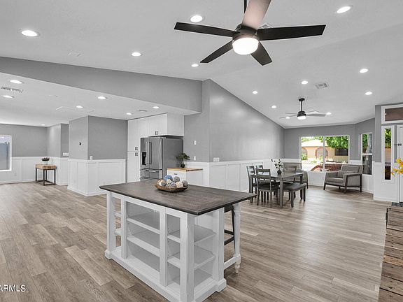 3rd image of 3401 W TOPEKA Drive