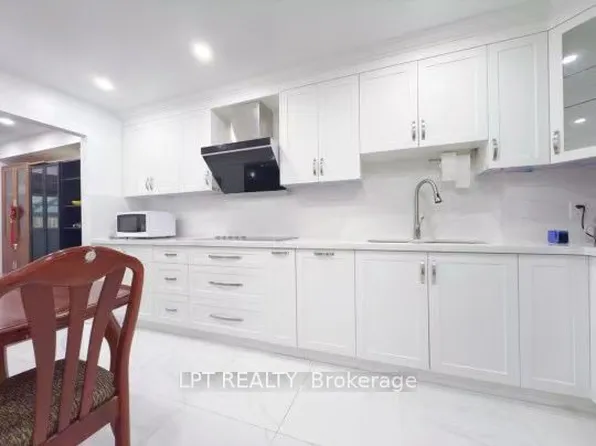 86 Puma Dr #A, Toronto, ON M1V 1G9