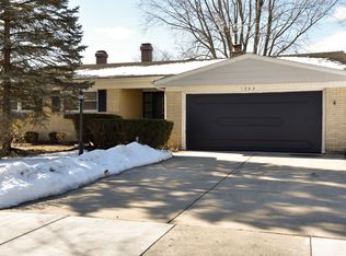 1302 N Pima Ln, Mount Prospect, IL