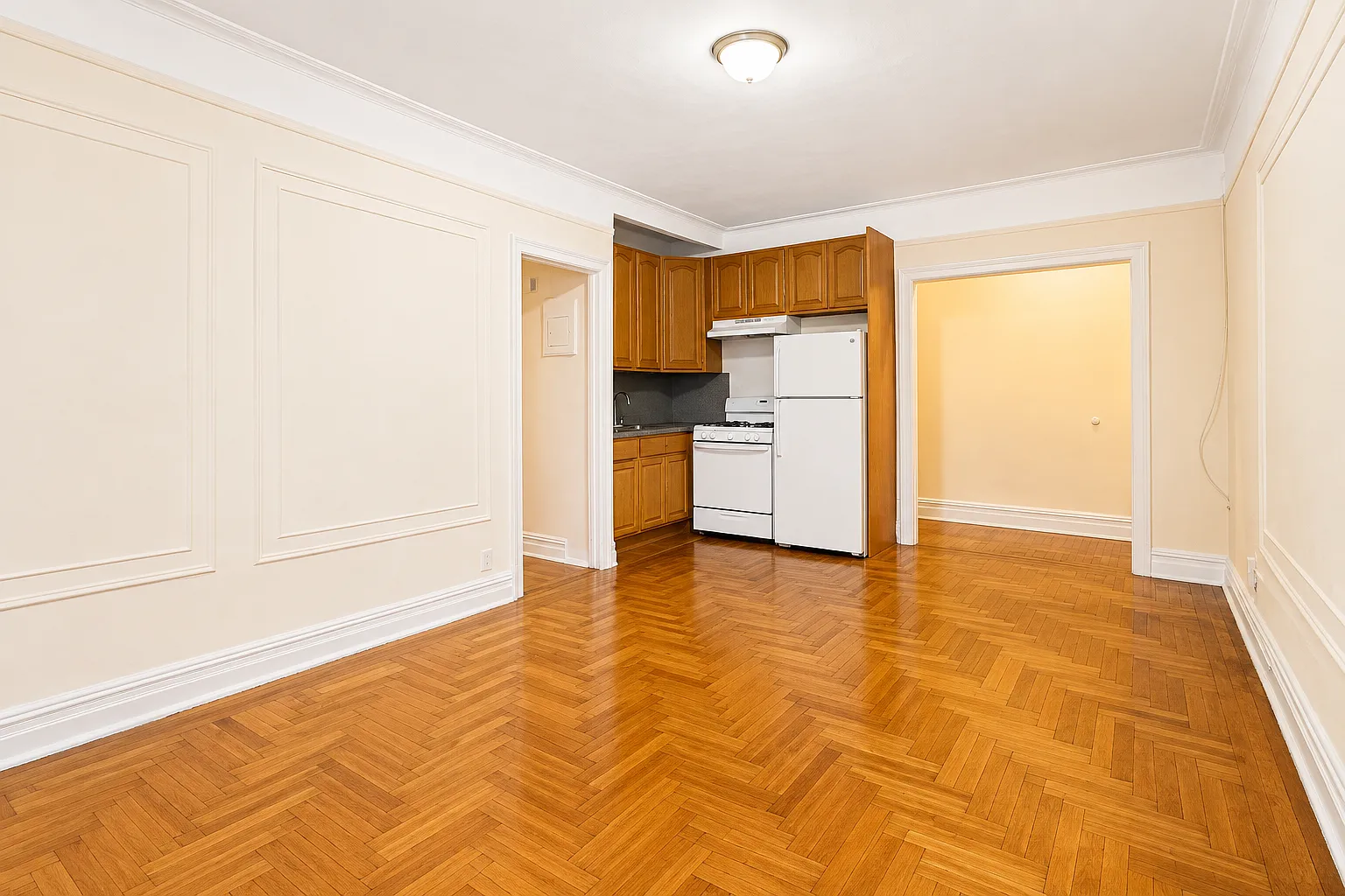 7101 Colonial Road — Photo 1