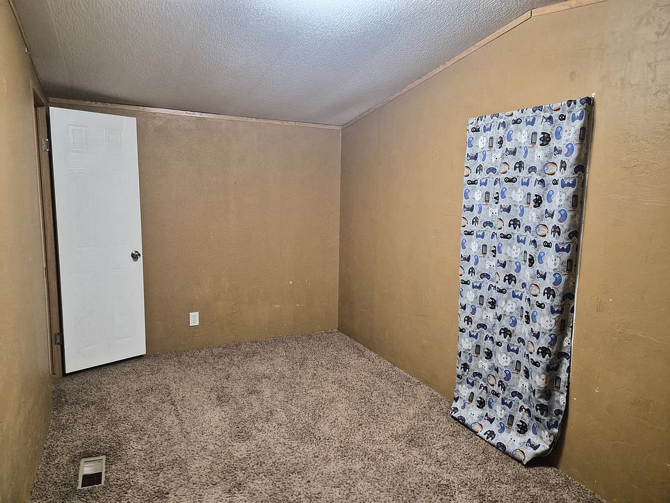 2nd image of 514 Joan St