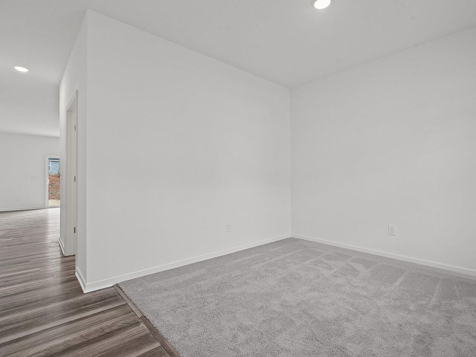 1st image of 32 Moss Oaks Ct
