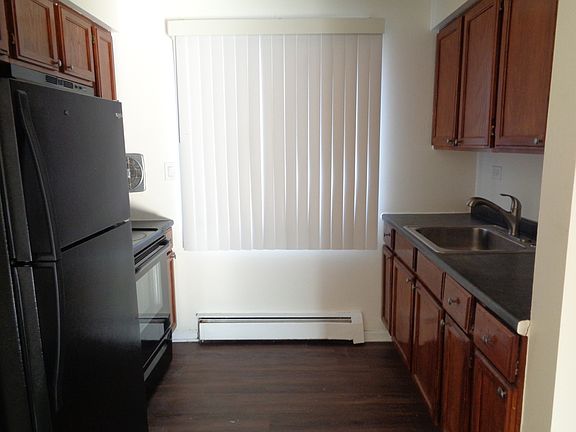 3rd image of 5720 W 95th St APT 4