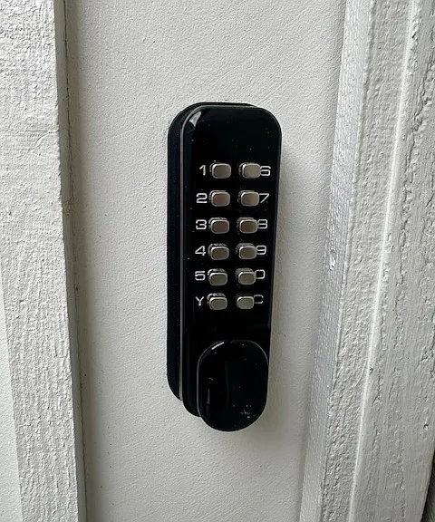 Gate lock, security