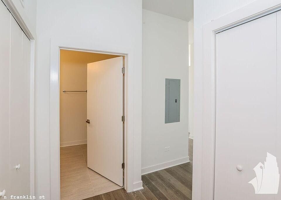 1st image of 858 N Franklin St #122