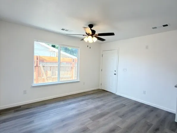 1907 W 4th St, Madera, CA 93637