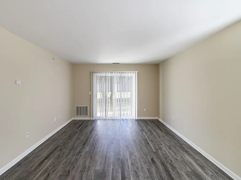 1306 E Miller Road 6114 Beechfield Dr — Photo 10
