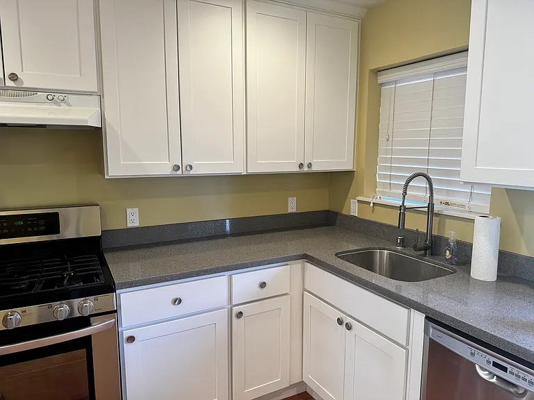 368 Redwood Ave #368 — Photo 1