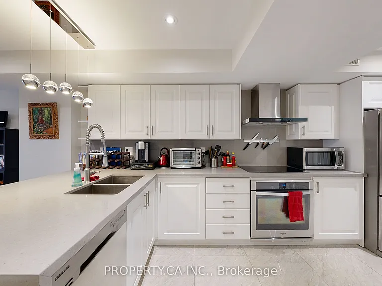 635 Christie St #UPPER — Photo 8