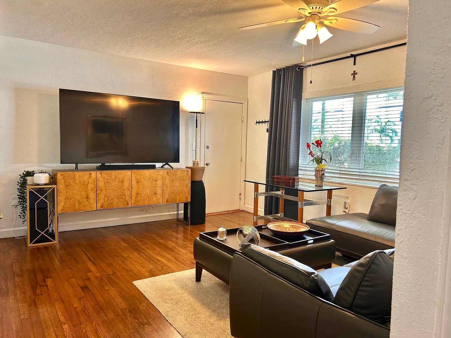2 bed, 672 sqft, $2,350 — Photo 4