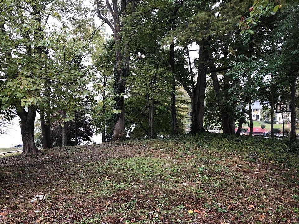 2nd image of 5253 Shorewood Dr