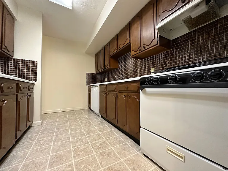 108 College Park Ct — Photo 10
