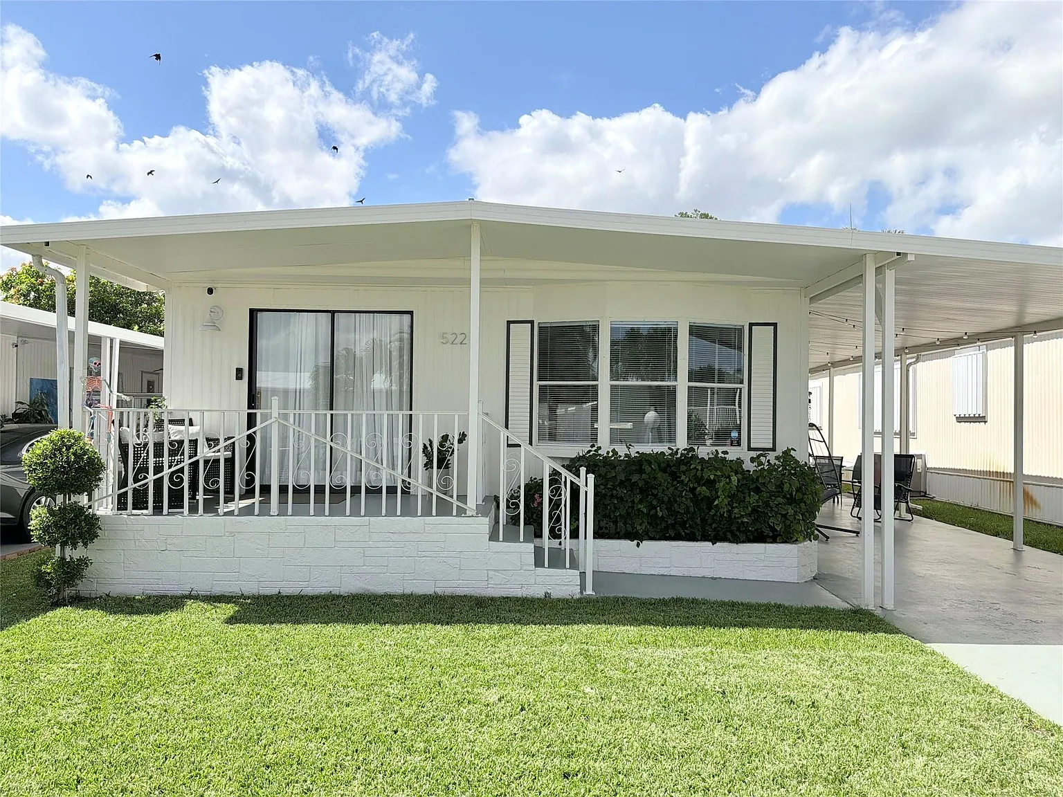 3 bed, 2.0 bath, 1084 sqft, $2,700 — Photo 2