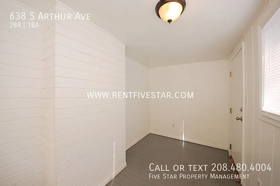 Charming 2 Bedroom Home in Historic Downtown! — Photo 2