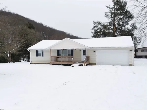 124 Elm Ln, Sistersville, WV 26175